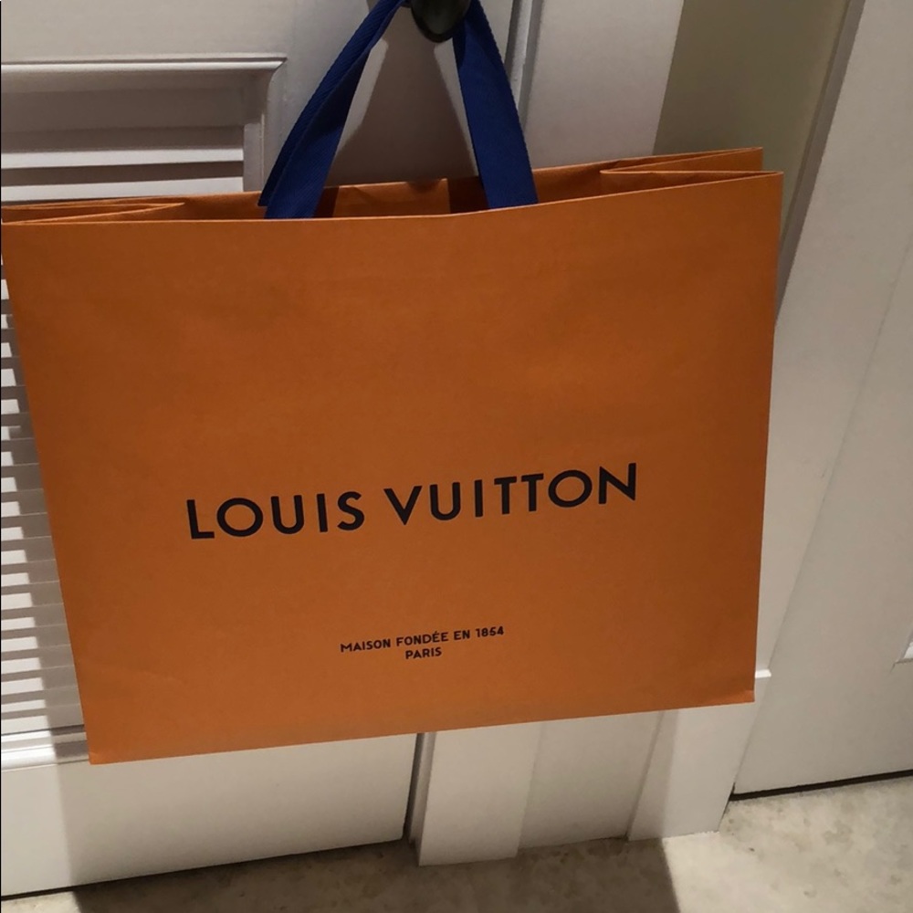AUTHENTIC LOUIS VUITTON LARGE BAG